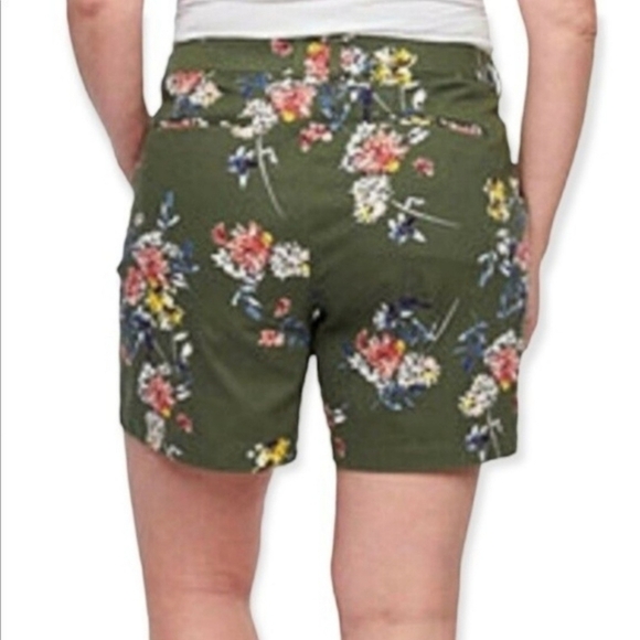 a.n.a. Olive Green Floral Twill Chino Shorts Women's Size 18W Casual Summer EUC - Picture 2 of 7